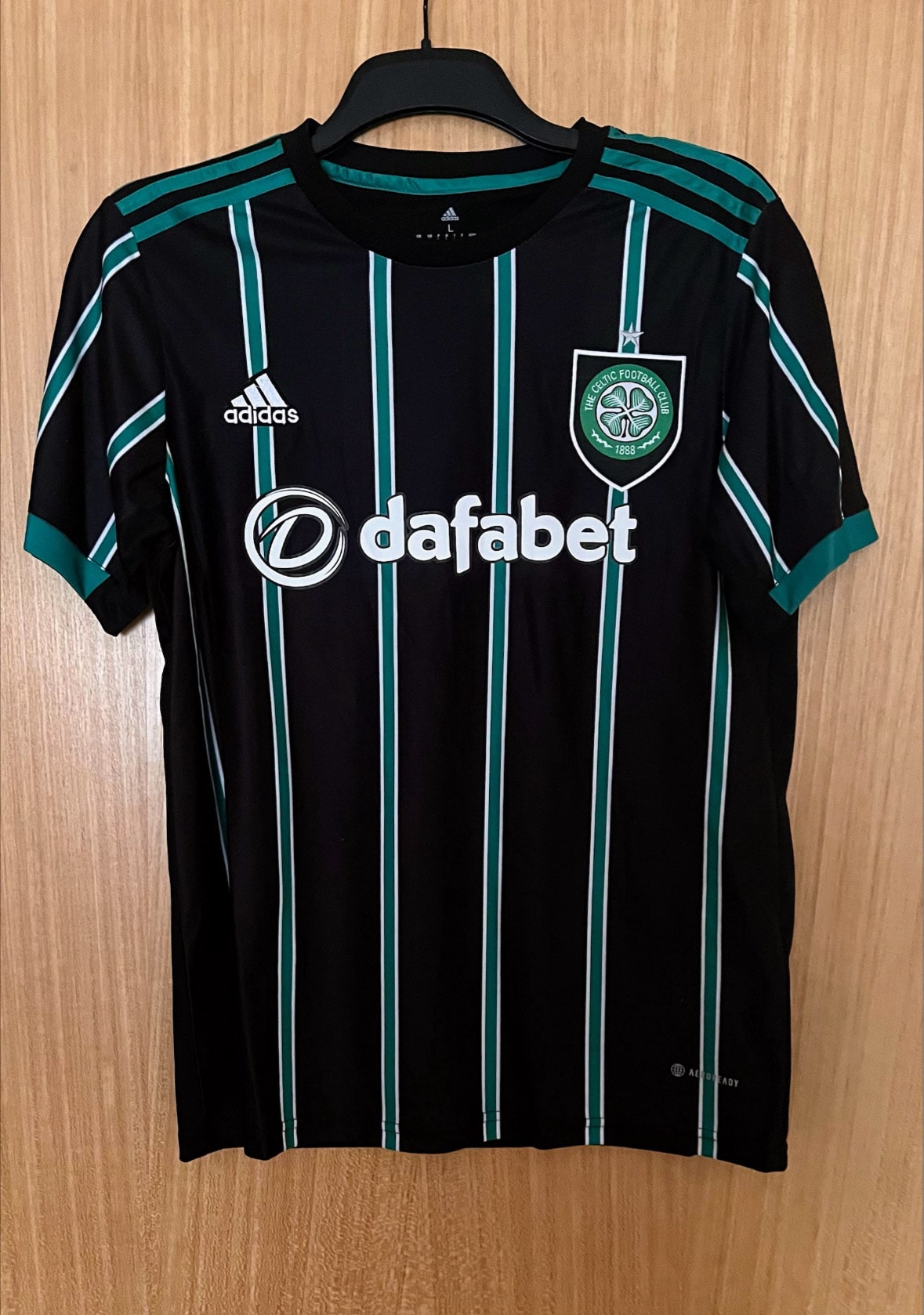 Celtic 22/23 Away  shirt